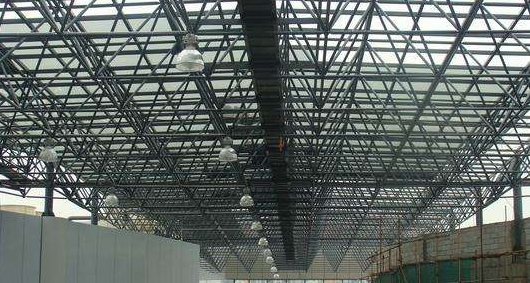 日照听网架公司的名目师阐述其网架的季节个性